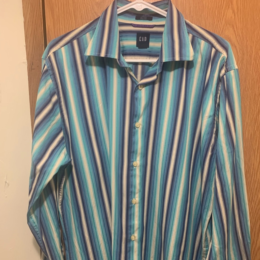 Gap button down